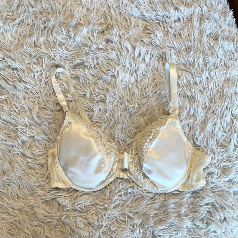 Oscar de la Renta cream lingerie bra